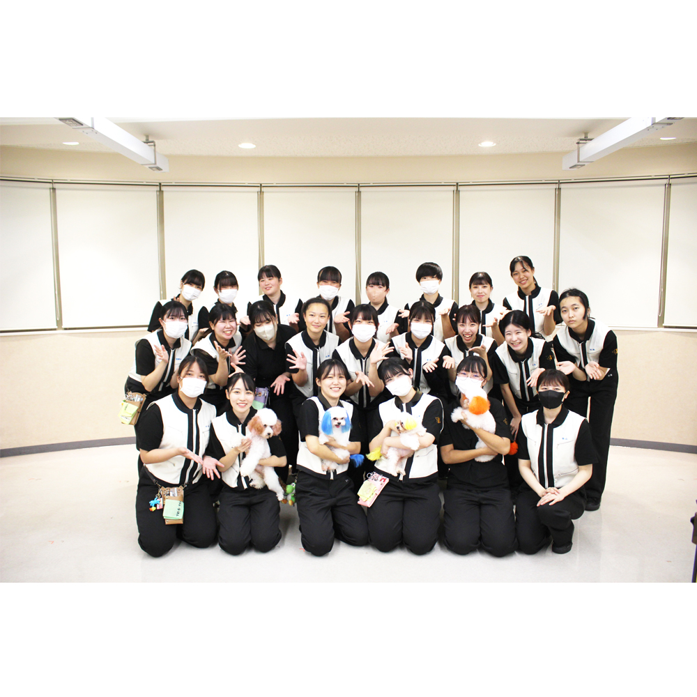 ２年生Ｄクラスのカラーリング実習♪